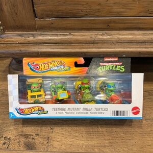 Teenage Mutant Ninja Turtles Hot Wheels Racer Verse 4 Pack   Mike/Don/Raph/Leo